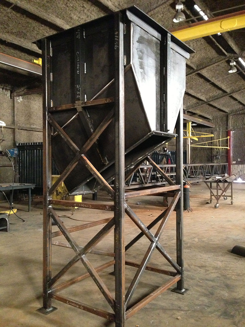 Bins on warehouse floor - Kase Conveyors